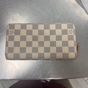 Louis Vuitton Zippy Wallet (Damier Azur)
